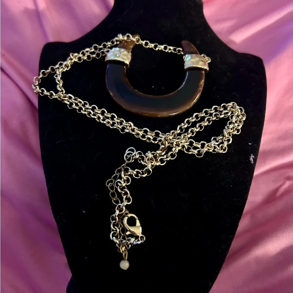 Vintage tortoishell necklace. Designer is Natasha - Picture 3 of 4